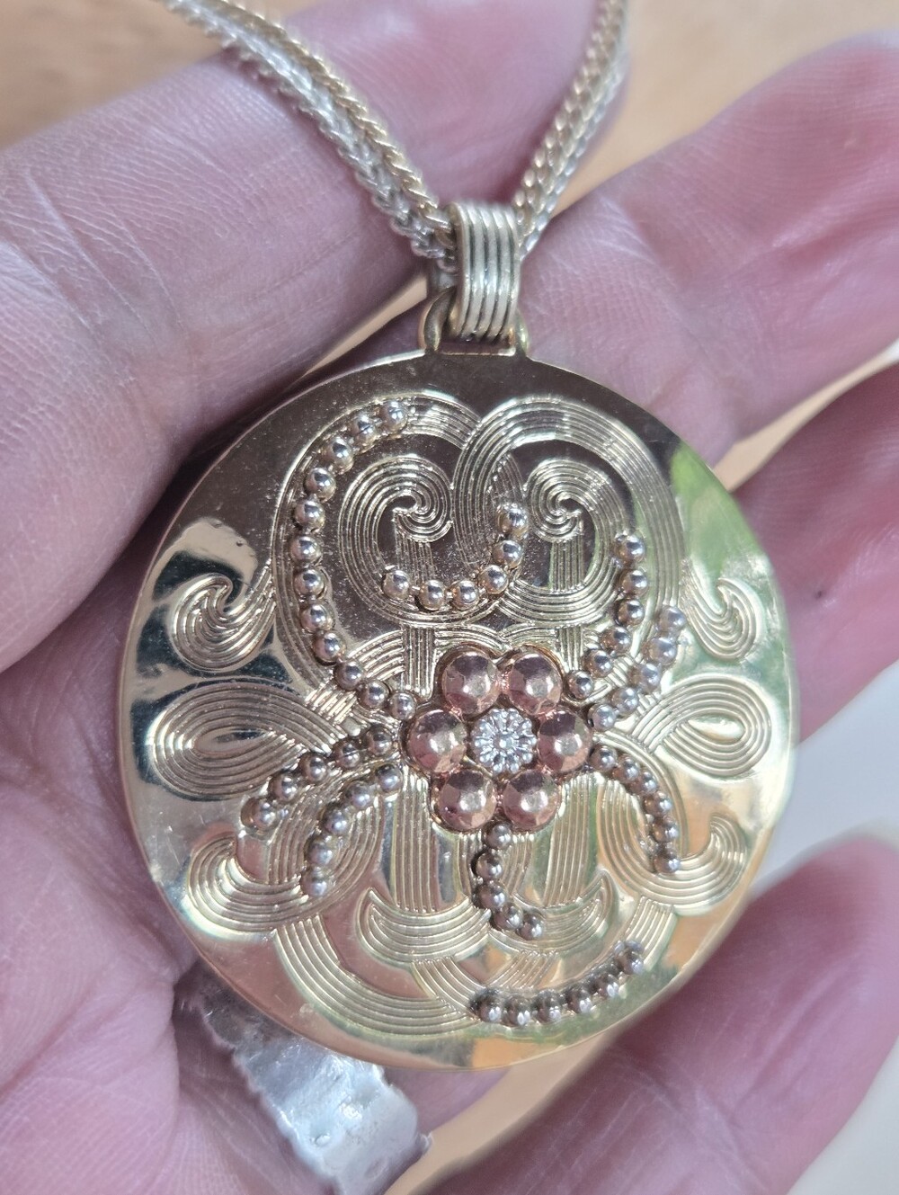 Vintage 90s Espirit Golden Medallion Pendant Necklace